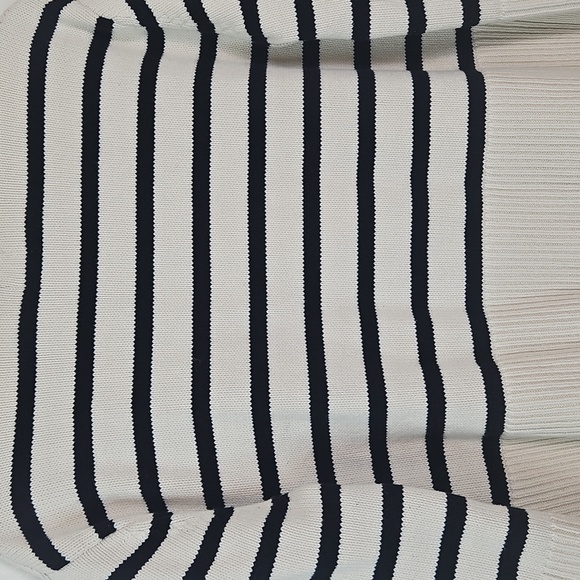 GAP Striped Black & Cream Knit Sweater XS - Picture 13 of 16